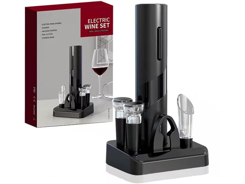 Un élégant set de vin sur une table de dîner.